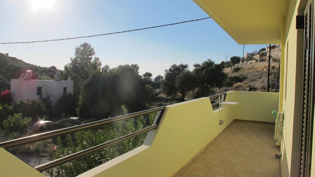 Artemis Appartments Pitsidia Exterior photo